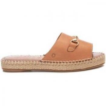 Sandalias de Mujer CARMELA 160755 Camel con Detalle de Pala Ancha