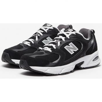 Zapatillas New Balance 530 para hombre de piel en color negro, talla 45, con diseño intenso en blanco