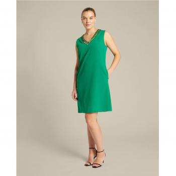 Vestido de noche elegante con bordado floral y escote en pico