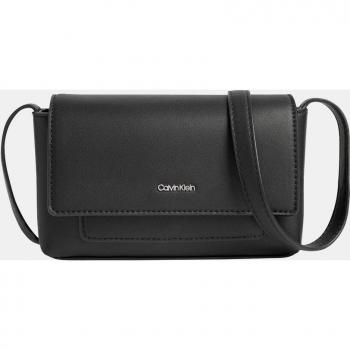Calvin Klein - Bandolera mini en mezcla de material reciclado negro con solapa