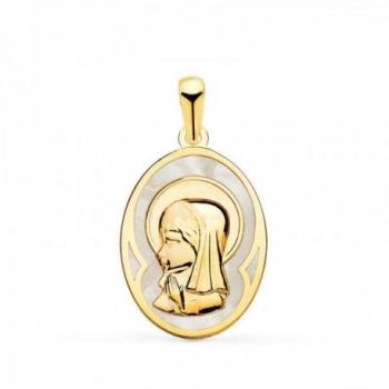 Medalla de la Virgen Niña en Oro 18k para Primera Comunión con fondo de nácar y silueta en el centro.