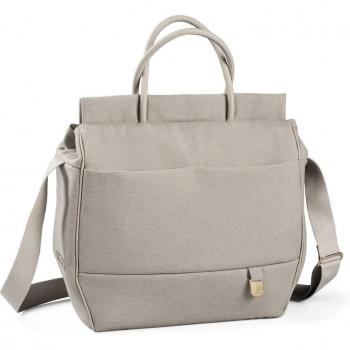 Bolso cambiador Peg-Pérego con diseño astral, material resistente, compartimentos múltiples para organización, fácil de limpiar y portátil
