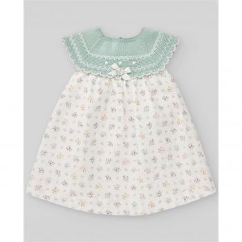 Vestido de bebé niña combinado con lazo decorativo