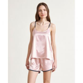 Pijama de satén con tirantes y detalles de encaje