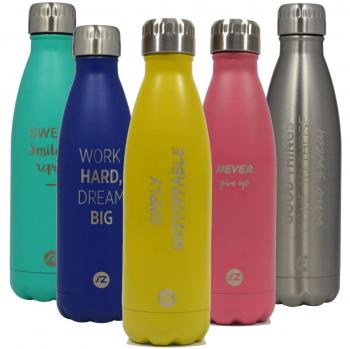Botella de agua Hydra Sternitz en Acero Inoxidable con aislamiento al vacio. Mantiene tus bebidas frías por 24 horas y calientes por 12 horas. Con práctico y elegante forro para guardar en casa. Water Bottle