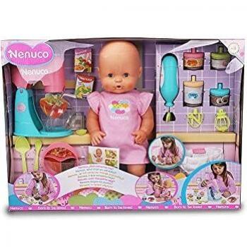 Nenuco - ¿Qué comemos hoy?, muñeco bebé con accesorios de comiditas y merienditas para hacer las papillas, con 2 juguetes electrónicos, batidora y cuchara, niñas y niños de 4 años, Famosa