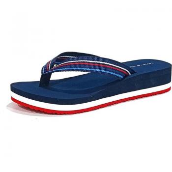 Sandalia playa cuña Wedge Stripes TOMMY HILFIGER con diseño de rayas, plantilla cómoda y suela antideslizante. Chanclas de Mujer y Niña TOMMY HILFIGER CHANCLA TOMMY BLUE