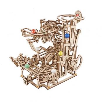 UGEARS Marble Run Tiered Hoist - Kit de madera para canicas con 10 canicas de colores, maqueta mecánica de madera, incluye un sistema de elevación en niveles para canicas, fabricado en madera contrachapada