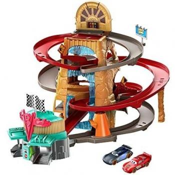 Cars Radiador Springs Pista de carreras de coches de juguete, incluye 2 vehículos personaje, regalo para niños +3 años