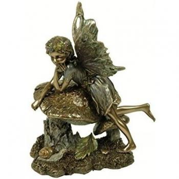 CAPRILO Figura Decorativa Fantasía Hada Apoyada en Seta Esculturas Resina. 10 x 7 x 13 cm.