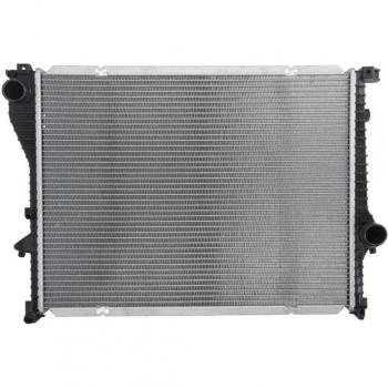 Radiador de refrigeración del motor NISSENS 60638, adecuado para vehículos específicos, fabricado en aluminio y plástico, con un diseño optimizado para una eficiente disipación del calor, compatible con sistemas de refrigeración de motor, incluye c