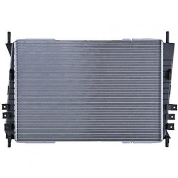 Radiador de motor HELLA 8MK 376 764-141 - Refrigeración eficiente y duradera