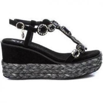 Sandalia de mujer Xti 142676 negro con cuña de 9cm y hebilla