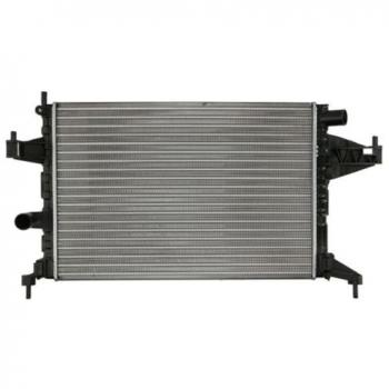 Radiador NISSENS 63008 para refrigeración del motor, compatible con múltiples modelos de vehículos, fabricado en aluminio y plástico, con alta eficiencia térmica y diseño optimizado para una mejor circulación de líquido refrigerante