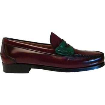 Mocasín de mujer Sotoalto Condeflex en piel natural, color burdeos, hecho en España