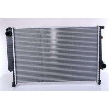 Radiador Nissens 60693A para refrigeración del motor, compatible con diversas marcas y modelos, fabricado en materiales de alta calidad para asegurar una óptima disipación del calor y durabilidad