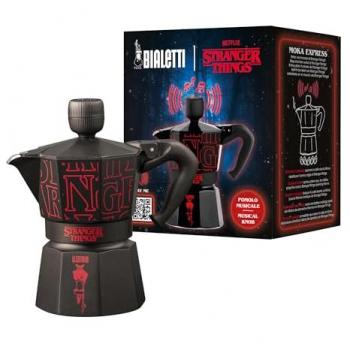 Cafetera Moka Bialetti Stranger Things 3 Tazas Edición Especial con Sonido y Cable USB-C, Negro/Rojo
