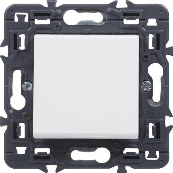 Conmutador de cruce Valena Next Legrand en color blanco, dimensiones 9x9x3.8 cm, empotrable, material ABS