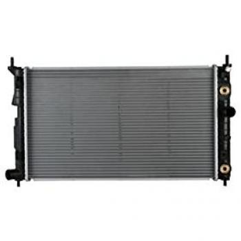 Radiador de refrigeración del motor NISSENS 68003A, compatible con diversas marcas y modelos de vehículos, fabricado en aluminio para mayor durabilidad y eficiencia térmica, diseño optimizado para una mejor circulación del refrigerante, fácil instal
