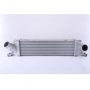 Intercooler NISSENS 96458 - Compartimentos de Motor, diseñado para mejorar el rendimiento del motor al enfriar el aire comprimido, fabricado con materiales de alta calidad, compatible con varios modelos de vehículos, fácil instalación y ajuste preciso