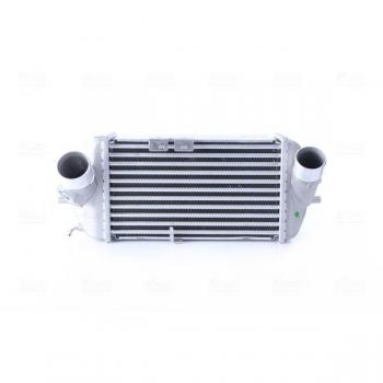 Enfriador de aire de admisión NISSENS 961488 - Intercooler, diseñado para optimizar la temperatura del aire que ingresa al motor, fabricado con materiales de alta calidad para garantizar durabilidad y eficiencia, compatible con diversas