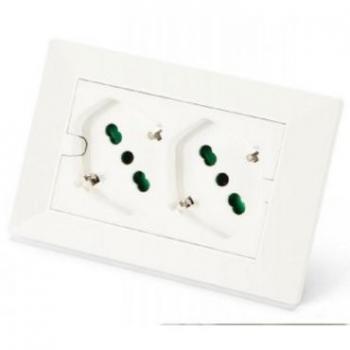 Multipresa Universale Empotrada 2P+T 16A Blanca Opera/PLA con 3 Modulos