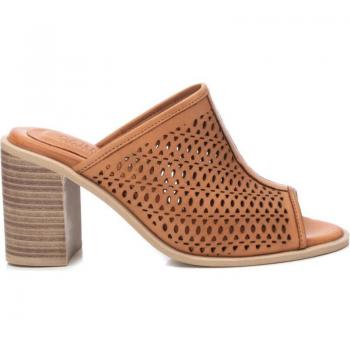 Sandalias de tacón de mujer CARMELA 161347 de piel en color camel