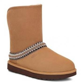 UGG Women's Classic Short Crescent Chestnut Boots Size 8