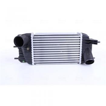 Intercooler NISSENS 96360 - Intercooler de alta eficiencia, fabricado por Nissens, diseñado para mejorar el rendimiento del motor al reducir la temperatura del aire de admisión, compatible con diversos modelos de vehículos, fácil instalación