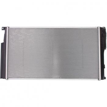 Radiador NISSENS 60816 para refrigeración del motor, compatible con múltiples modelos de vehículos, construido con materiales de alta calidad para una óptima transferencia de calor, diseño eficiente que mejora el rendimiento del sistema de refrigerac