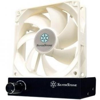 Silverstone FM91B 90x90x25 con regulador Negro