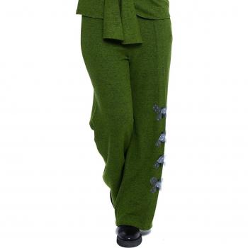 Pantalón de mujer Mamatayoe Aída con bordado en una de las perneras, color verde