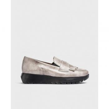 Mocasines de piel gris con detalle de flecos