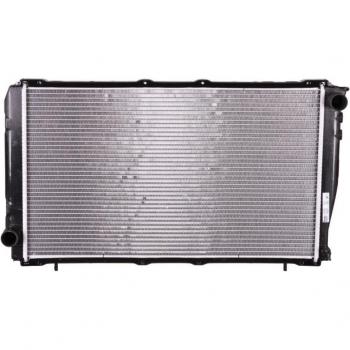 Radiador de refrigeración del motor NISSENS 67740, alta eficiencia en la transferencia de calor, construcción robusta, diseño específico para vehículos compatibles, fácil instalación, materiales de alta calidad para mayor durabilidad