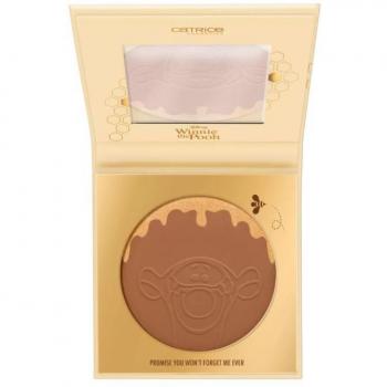 Catrice Disney Winnie the Pooh Soft Glow Bronzer 020: Promise You Won't Forget Me Ever - Polvo Bronceador con Brillo Sutil, 9g