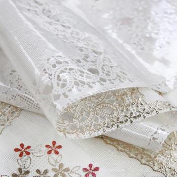 Mantel Plastificado Bordado Efecto Encaje 3D Antimanchas 137x280 cm