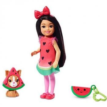 Barbie Chelsea Disfraz de Sandía, Muñeca Morena con Accesorios y Mascota 