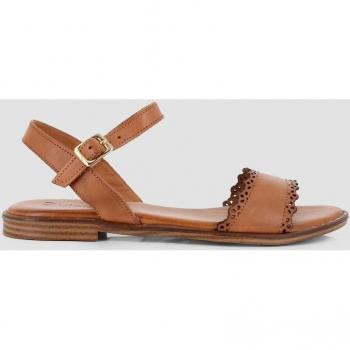 Sandalias planas de mujer de piel camel con perforaciones en la tira 81481