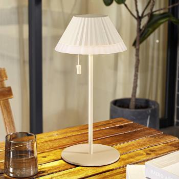 Lámpara de mesa LED recargable Ilvi, beige, aluminio, Ø 17,5 cm