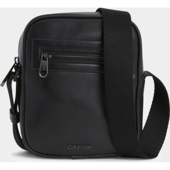 Calvin Klein - Bandolera pequeña en negro con cremallera