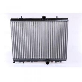 Radiador NISSENS 636043 para refrigeración del motor, compatible con varios modelos de vehículos, fabricado en aluminio y plástico, diseñado para un enfriamiento eficiente del motor, con conexiones precisas y durabilidad garantizada