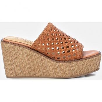 Sandalias de cuña de piel para mujer con cierre de hebilla