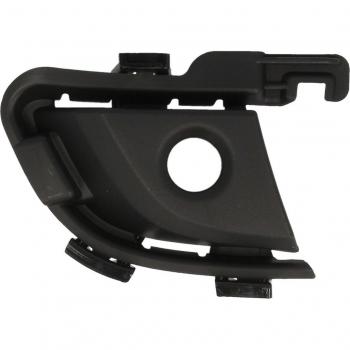 Parachoques delantero BLIC 6502-07-5724912TP con rejilla de ventilación integrada, fabricado en material resistente, diseño específico para ajuste perfecto, acabado en color negro, apto para modelos de vehículos compatibles