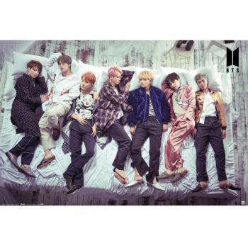 Poster BTS Tumbados en la Cama Horizontal 91.5 x 61 cm