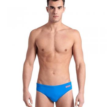 Bañador slip de hombre Arena Team Swim Briefs con diseño clásico, tejido resistente al cloro, secado rápido, ajuste cómodo y disponible en varios colores