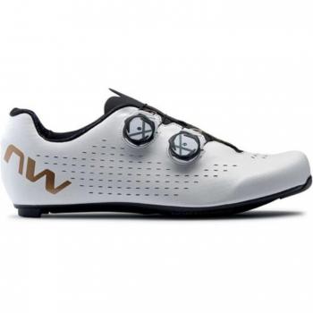 Zapatillas Northwave Revolution 3 blancas bronce - Talla 45, tipo de calzado deportivo, características: diseño ergonómico, suela de goma antideslizante, sistema de cierre con cordones, plantilla acolch