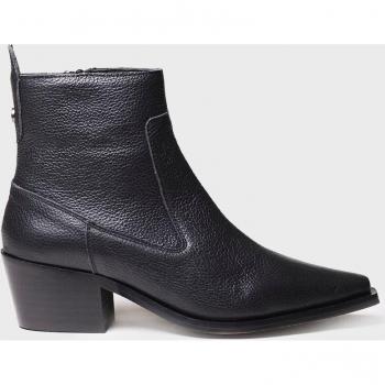 Botines de mujer de piel en color negro