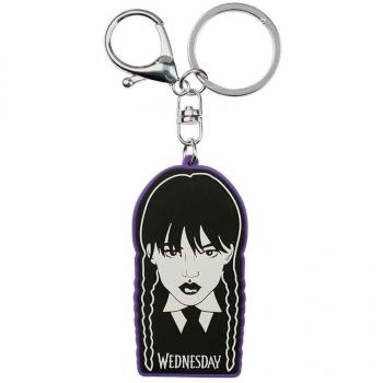 Llavero Miercoles - Llavero de metal con diseño exclusivo del personaje Miércoles, acabado en color negro mate, incluye anilla para llaves y es ligero y resistente