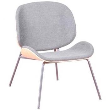 Sillón rústico Nest Dream en madera de nogal Plymouth, tapizado en algodón gris, con respaldo en madera de nogal y patas de acero inoxidable lacado en negro