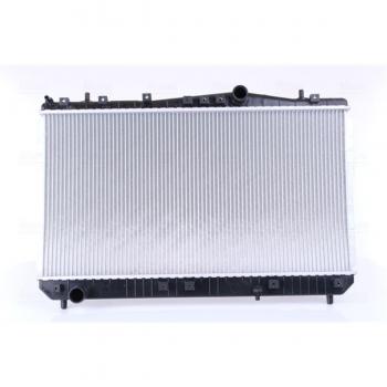 Radiador NISSENS 61664 para refrigeración del motor, compatible con múltiples modelos de vehículos, fabricado en aluminio y plástico, diseñado para un enfriamiento eficiente del motor, con conexiones precisas y resistencia a la corrosión